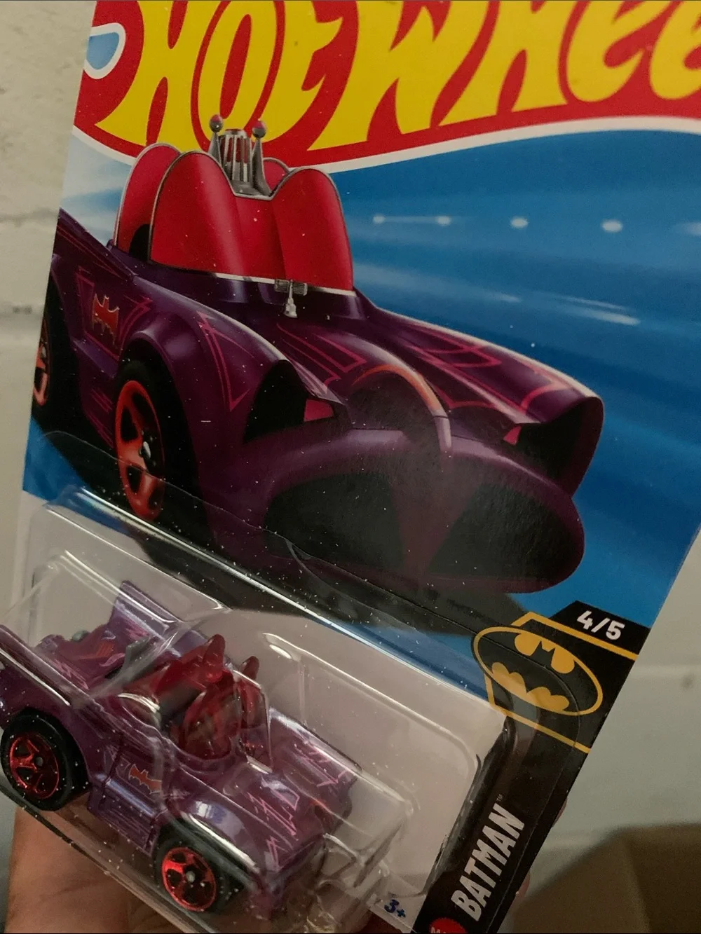 🆕- HOT WHEELS BY MATTEL CLASSIC TV SERIES BATMOBILE #144/250